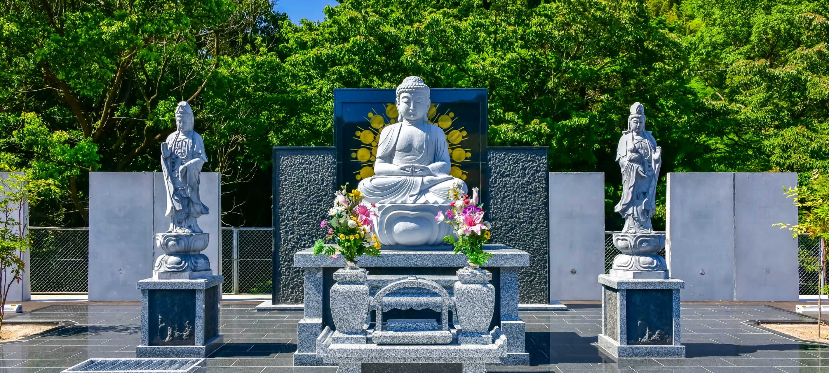 石製の菩薩像